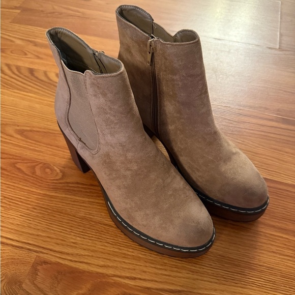 Pierre Dumas Tan Heeled Boots with Suede Finish -Sz 10- - Picture 6 of 7